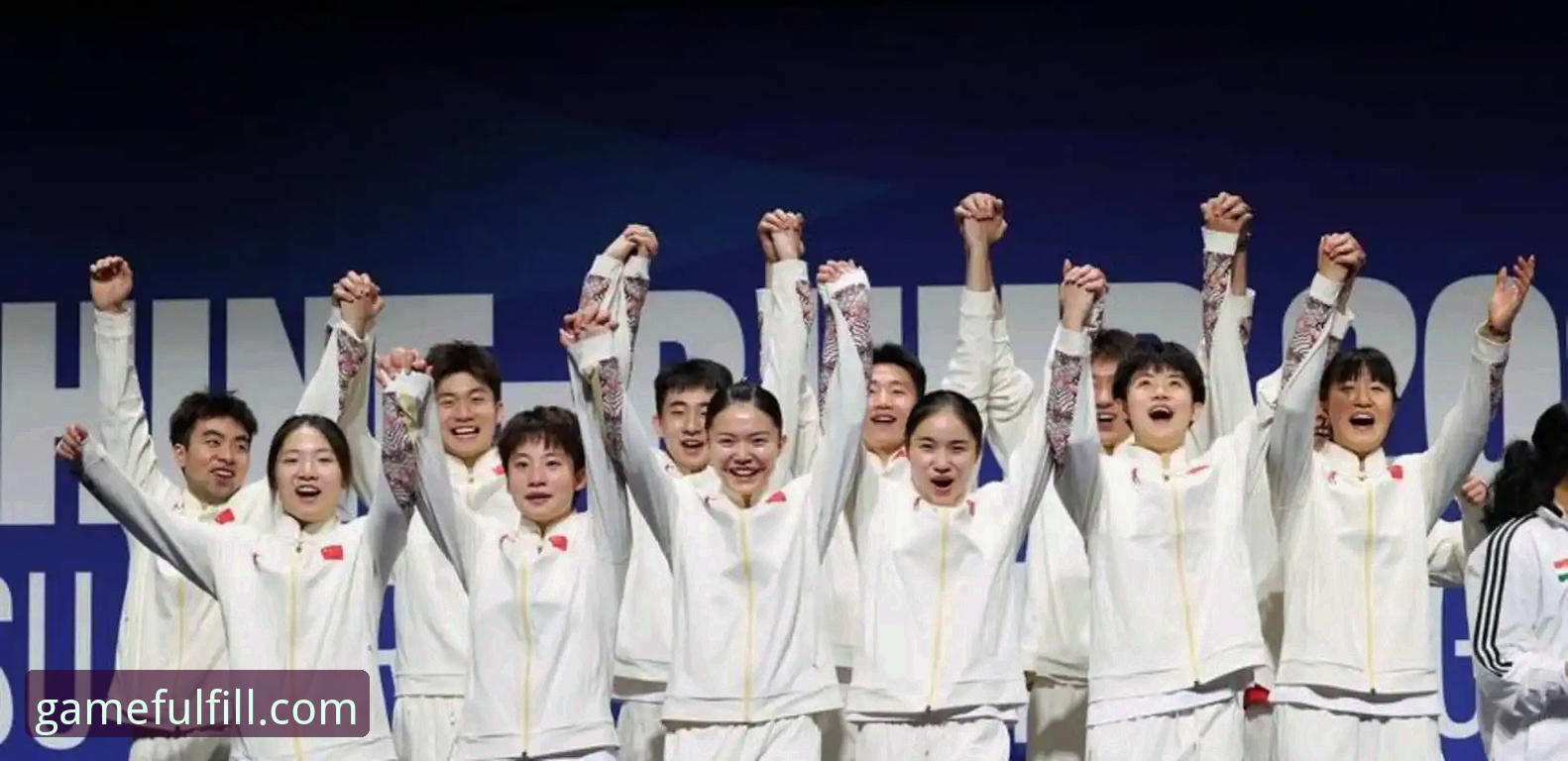 尤伯杯半决赛中国队3-0完胜日本，第21次挺进决赛！爱游戏官方平台全程直击精彩对决